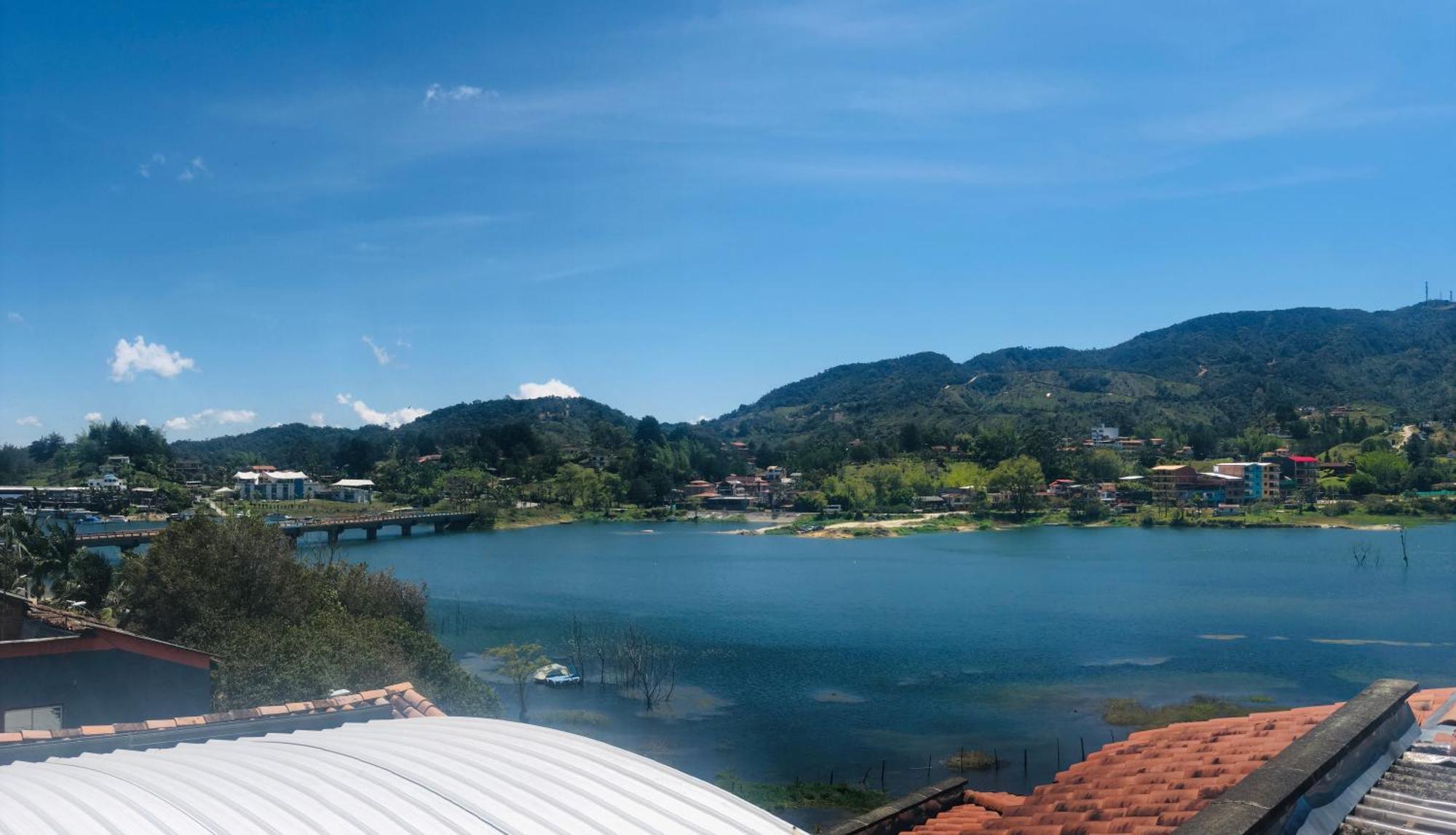 Lake View Hostel Guatapé Eksteriør billede